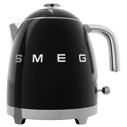 200186 smeg mini rychlovarna konvice cerna studio 02