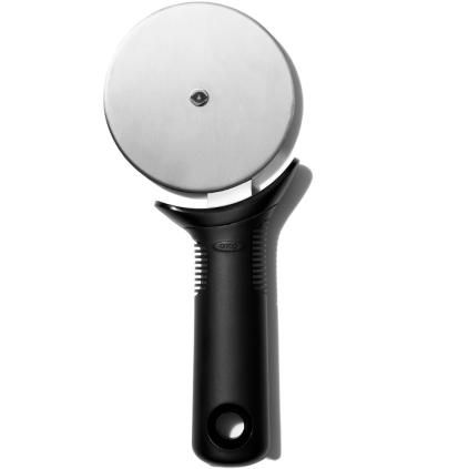 Roulette à pizza GOOD GRIPS 10 cm, noir, acier inoxydable, OXO