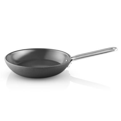 228406 neprilnava panev slip let laser titanium 24 cm cerna hlinik eva trio