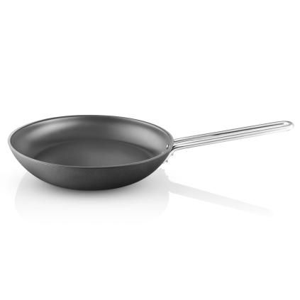 228370 neprilnava panev slip let laser titanium 28 cm cerna hlinik eva trio