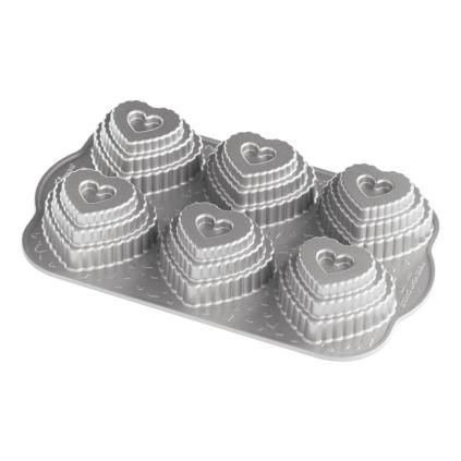 137765 forma na 6 patrovych srdicek tiered heart bundt stribrna nordic ware