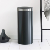 Poubelle à couvercle tactile TOUCH BIN NEW 30 l, noir mat avec couvercle mat, Brabantia