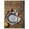 Poêle à steak MINERAL B 26 cm, avec moulin à poivre et pinces de cuisine, de Buyer