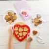Moule à découper pour biscuits 25 cm, cœur, rouge, Lékué