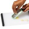 Râpe à grain fin GOOD GRIPS 18 cm, menthe, plastique, OXO