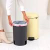 Poubelle à pédale NEWICON 20 l, jaune tendre, acier, Brabantia