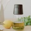 220799 1 sejkr na dressing shake it 350 ml cerna sklo rig tig