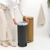 221840 4 pedalovy odpadkovy kos newicon 30 l teple mosazna ocel brabantia