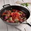 225108 2 neprilnava panev classic 28 cm stribrna nerezova ocel le creuset