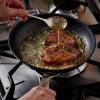 225267 1 neprilnava panev toughened 24 cm cerna hlinik le creuset