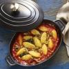141302 2 litinova zapekaci miska s poklici cerna 23 x 17 cm staub