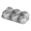 137765 forma na 6 patrovych srdicek tiered heart bundt stribrna nordic ware