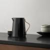 161540 2 vakuova termoska na caj emma black 1 l danish modern 2 0 stelton
