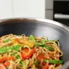 232591 4 wok peak 30 cm s poklici nerez keramika zwilling