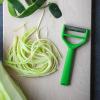 232159 3 skrabka na zeleninu t duo zelena plast opinel